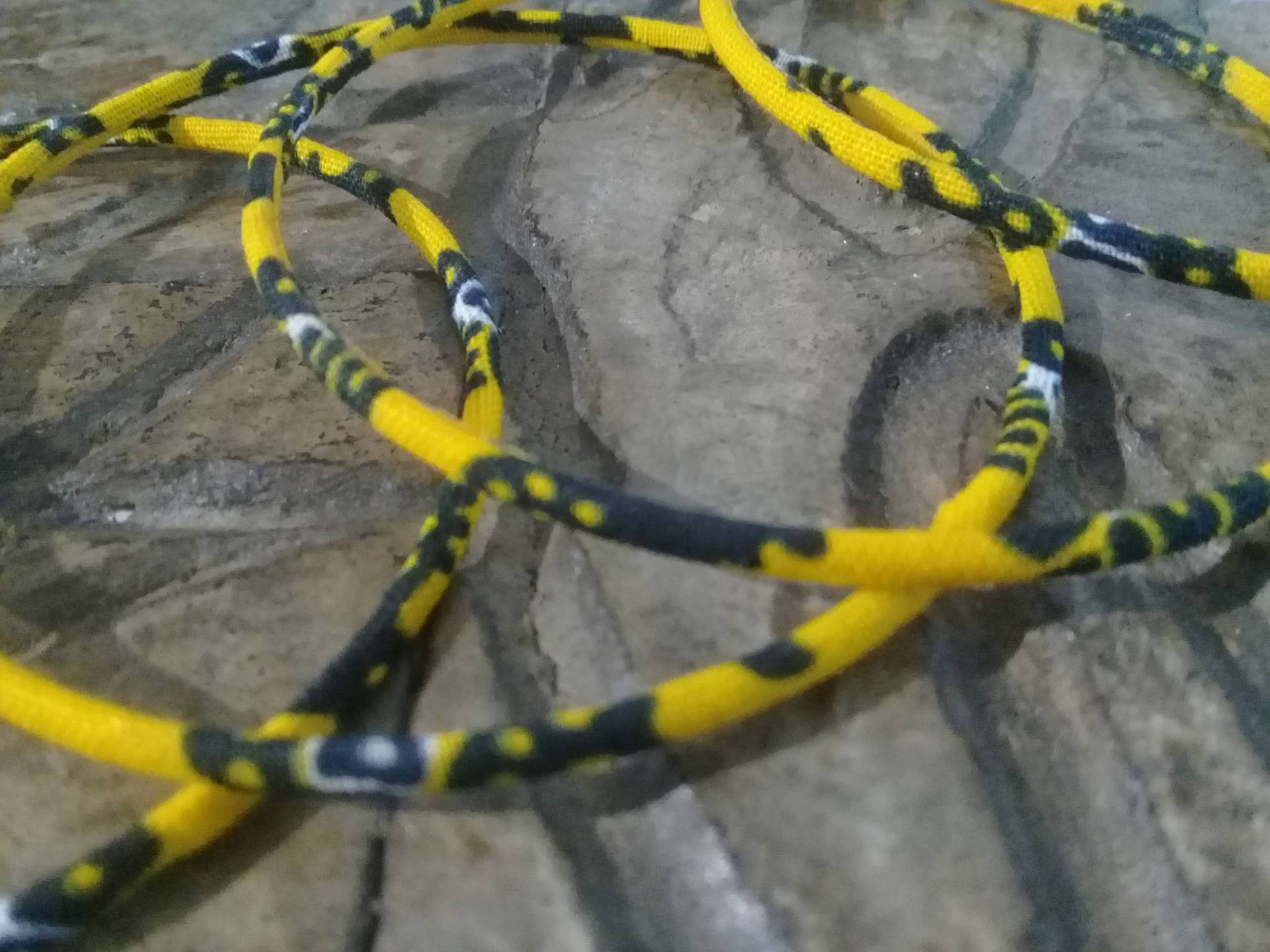 4 Wunderschöne Gelbe Und Blaue Wachsarmbänder 4 Wunderschöne Gelbe Und Blaue Wachsarmbänder von CoutureByKimYen57