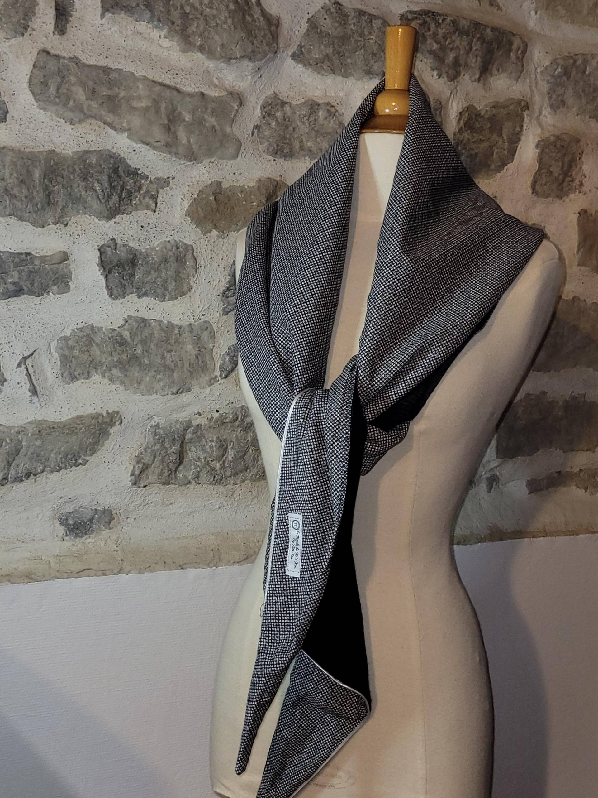 Dreieckstuch, Foulard, Schal Aus Zwei Stoffen, Einer Feinem Samt, Der Andere Baumwolle Mit Paspelierung Dreieckstuch, Foulard, Schal Aus Zwei Stoffen, Einer Feinem Samt, Der Andere Baumwolle Mit Paspelierung von CoutureByKimYen57