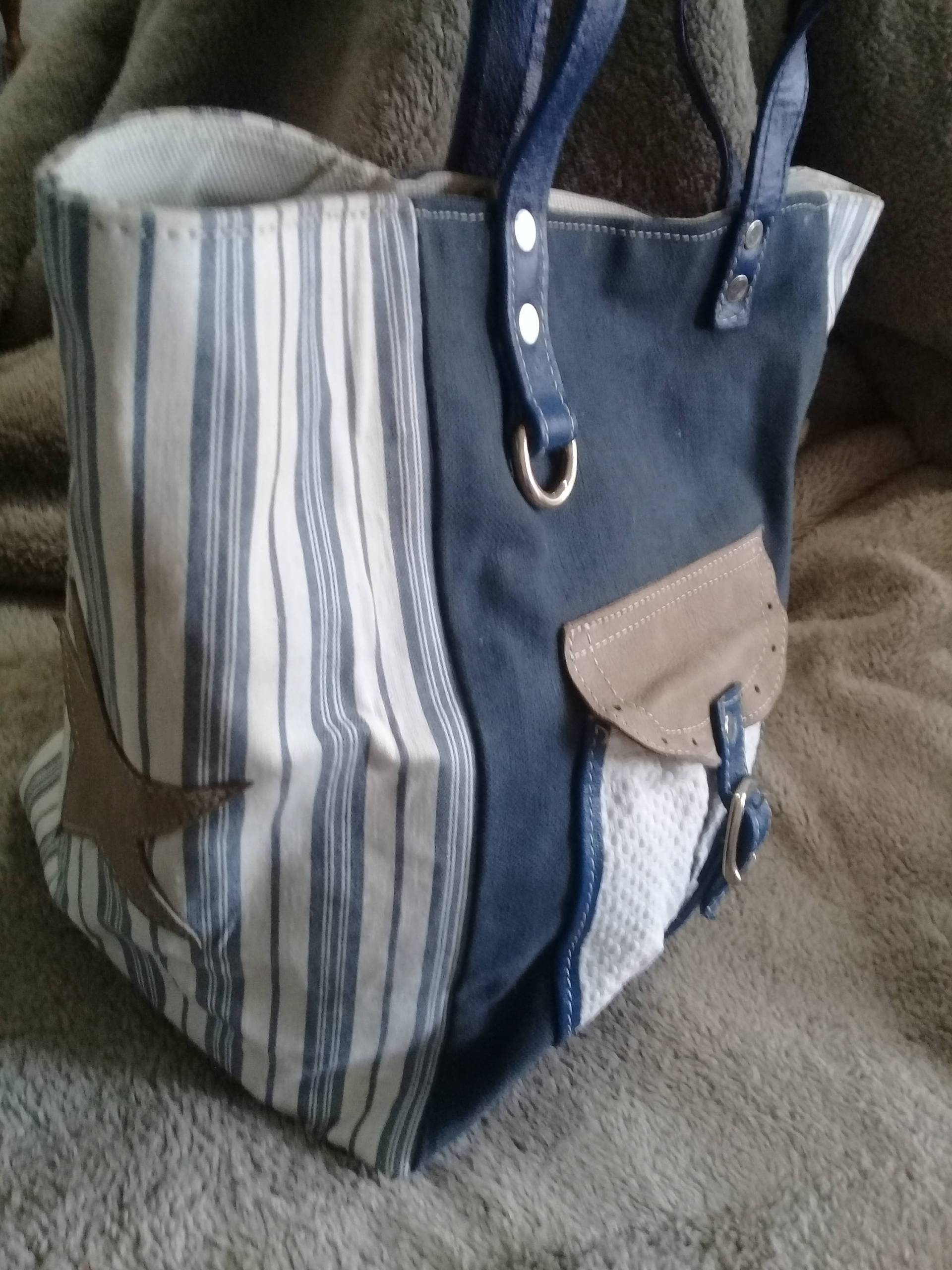 Handtasche Aus Stoff Und Leder, Weiß, Blau, Beige, Silber, Unikat Handtasche Aus Stoff Und Leder, Weiß, Blau, Beige, Silber, Unikat von CoutureByKimYen57