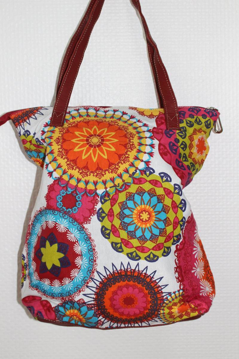 Reißverschlusstasche | Burgunderroter Reißverschluss Aus Hochwertigem Stoff in Mehreren Farben Und Taschenboden Burgunderfarbenem Leder Mit von CoutureByKimYen57