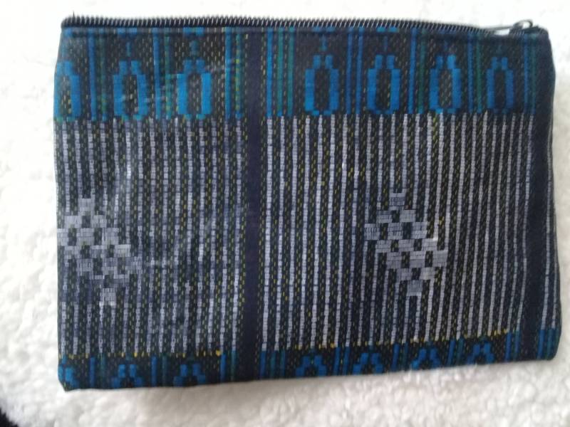 Tasche, Beutel Mit Reißverschluss Aus Schwarz/Weiß/Blauem Wachs. Es Ist Heißversiegelt. 19 X 13 cm von CoutureByKimYen57