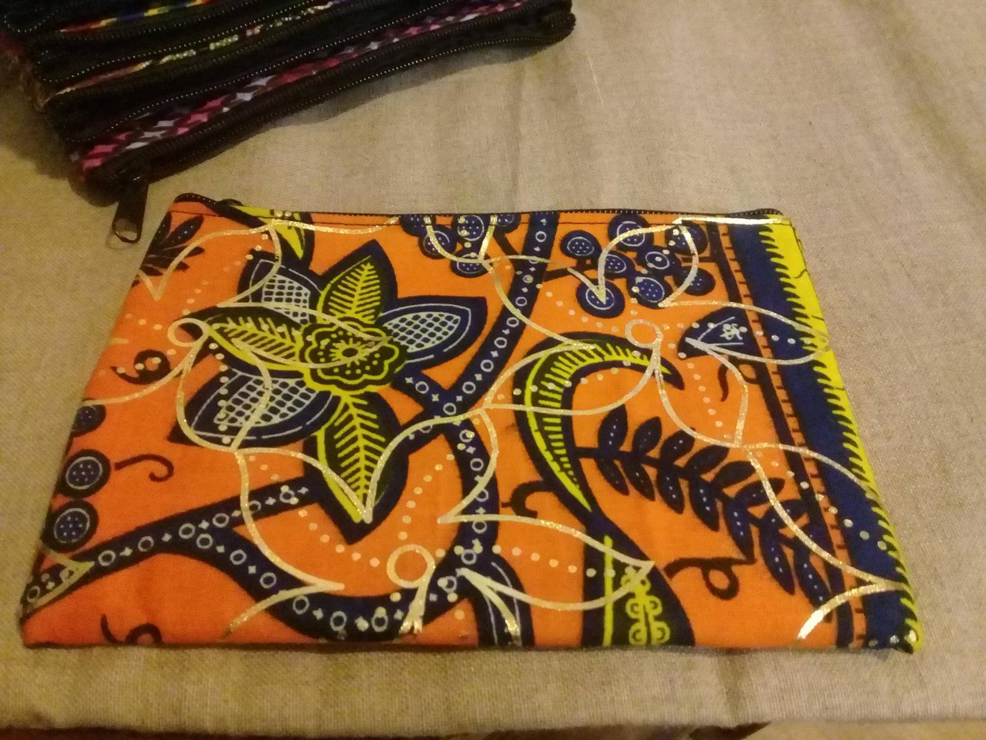 Tasche, Reißverschlusstasche Aus Orange/Schwarz/Goldenem Wachs 19x13cm Tasche, Reißverschlusstasche Aus Orange/Schwarz/Goldenem Wachs 19x13cm von CoutureByKimYen57