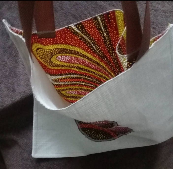 Totebag, Einkaufstasche Aus Gewachster Baumwolle Und Leinen von CoutureByKimYen57