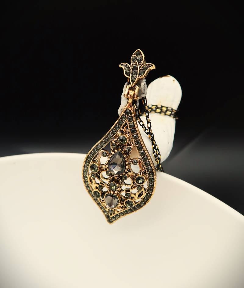 Collier Barock Gothik Kristalle Vergoldet von CoutureDePillango