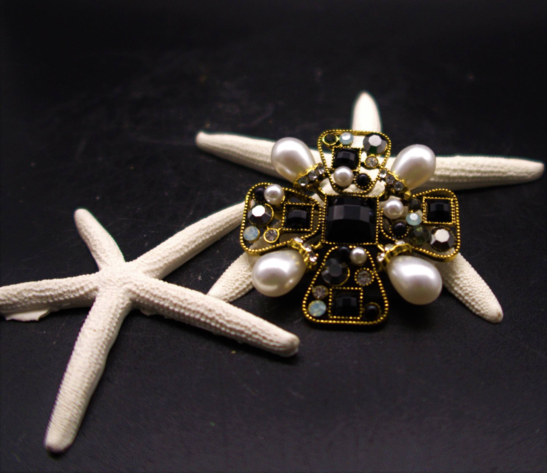 Edelstahl Brosche/Kreuz Brosche/ Vergoldet Mit Kristallen Und Perlen Edelstahl Brosche/Kreuz Brosche/ Vergoldet Mit Kristallen Und Perlen von CoutureDePillango