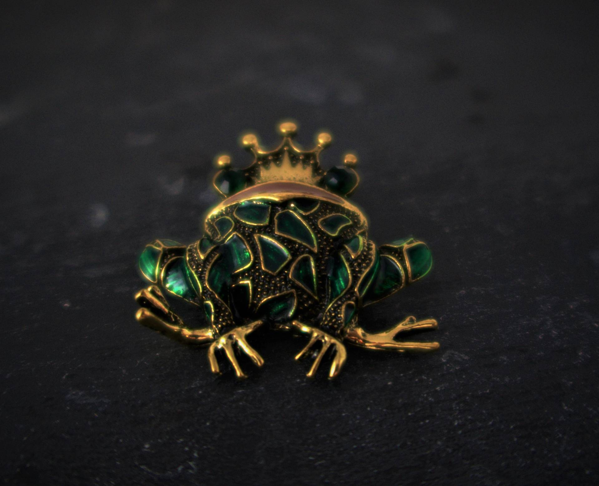 Froschkönig Brosche /Details in Grün/Die Augen Sind Grünen Kristallen Froschkönig Brosche /Details in Grün/Die Augen Sind Grünen Kristallen von CoutureDePillango