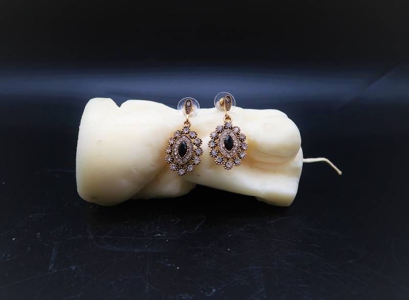 Ohrringe Vergoldet Barock/Vintage Antique Ohrringe Mit Kristallen Weiß Und Shwarz von CoutureDePillango