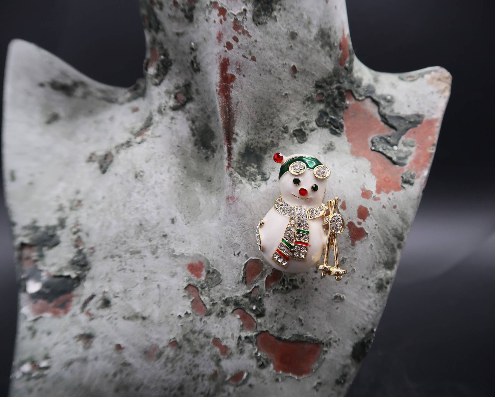 Schneemann Brosche/Vergoldet Edelstahl Weißen Farben Mit Kristallen von CoutureDePillango