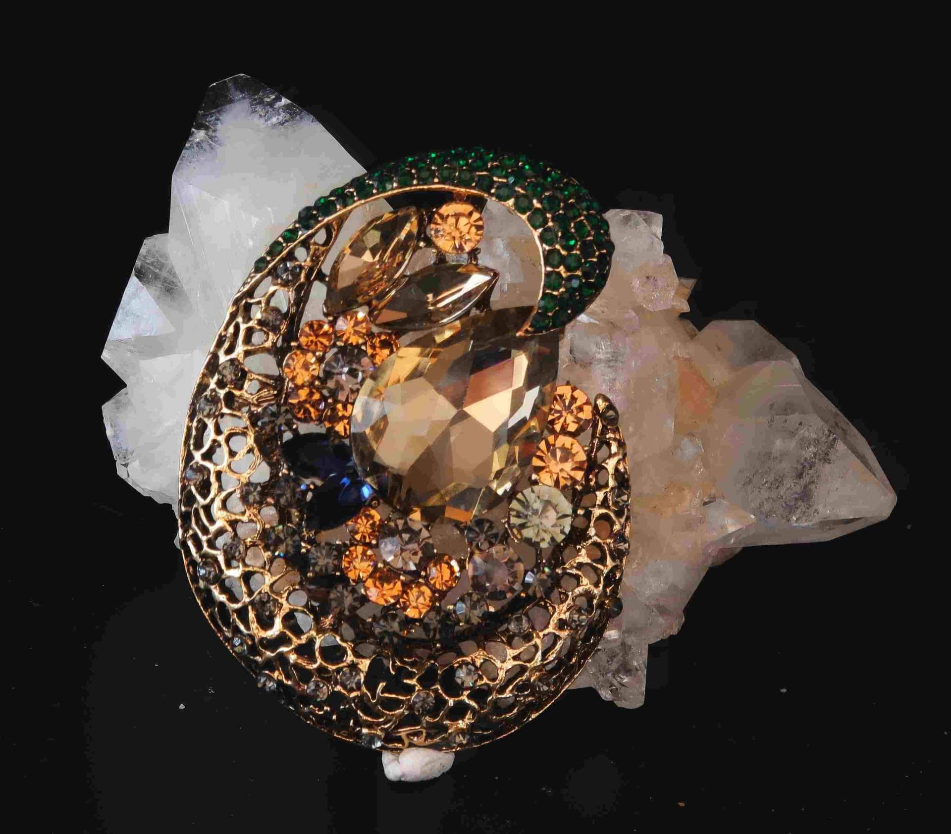 Wunderschöne Brosche/ Nadel Mit Kristallbesatz Metallegierung Vergoldet Wunderschöne Brosche/ Nadel Mit Kristallbesatz Metallegierung Vergoldet von CoutureDePillango