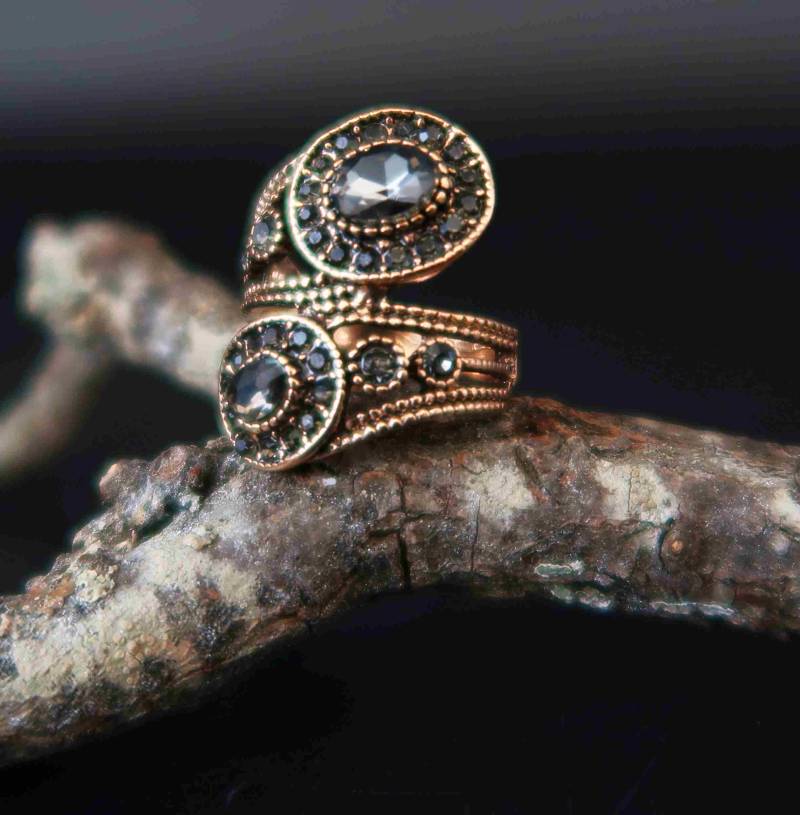 statementring Barock Gothik Kristalle Vergoldet von CoutureDePillango