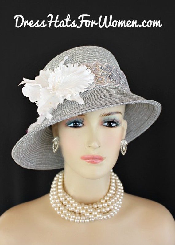 Frauen Designer Metallic Silber Formelle Kirche Hochzeit Brauthut Weiße Orchidee Blumen, Kentucky Derby Hüte von CoutureDesignerHats