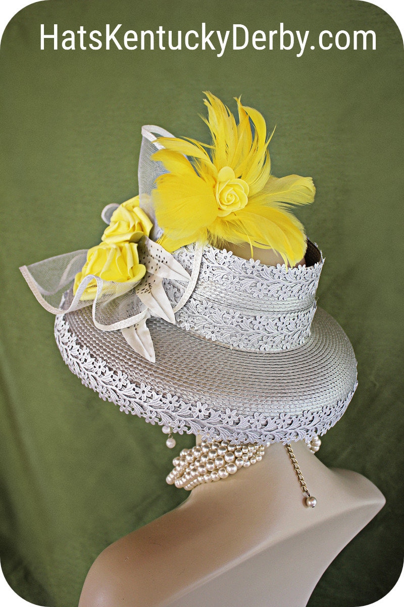 Silber Grau Gelb Weißer Kentucky Derby Hut, ""Preakness Stakes Pimlico Racecourse Hat"" von CoutureDesignerHats