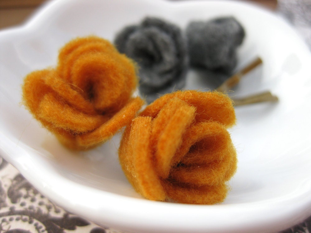 Senf Gelb Filz Blume Bobby Pins-Gefilzte Rose Haar Accessoires-Herbst Braut-Rustikal-Boho Clips-Herbst Gefilzte Blumen Mode Senf Gelb Filz Blume Bobby Pins-Gefilzte Rose Haar Accessoires-Herbst Braut-Rustikal-Boho Clips-Herbst Gefilzte Blumen Mode von CoutureNicole