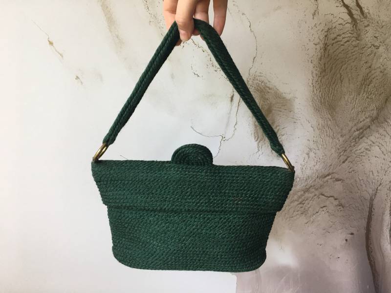 Vintage Kleine Gestrickte Tasche Mit Kupfer Armaturen Grün von CoutureVintageShop