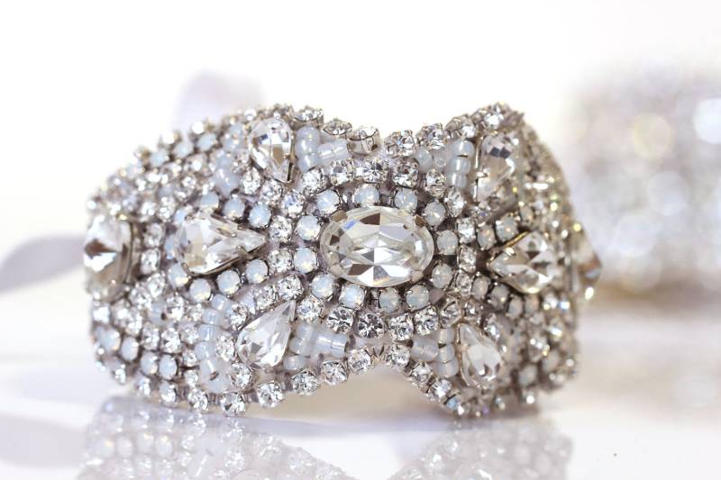 Opal Kristall Armband, Braut Manschette, Brautschmuck, Statement Hochzeitsschmuck, Manschette Hollywood Style von Couturelove