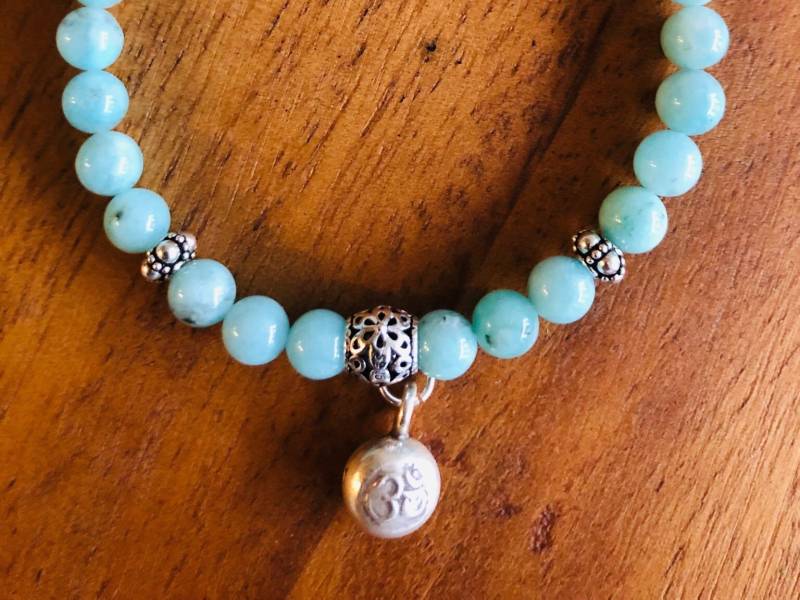Eine Kleine Jingle in Mein Om-Armband Eine Kleine Jingle in Mein Om-Armband von CovarJewels