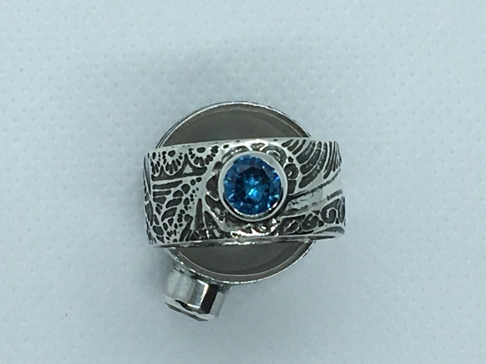sterling Silber Band Mit Blau Zirkon Edelstein sterling Silber Band Mit Blau Zirkon Edelstein von CowPonyCreations