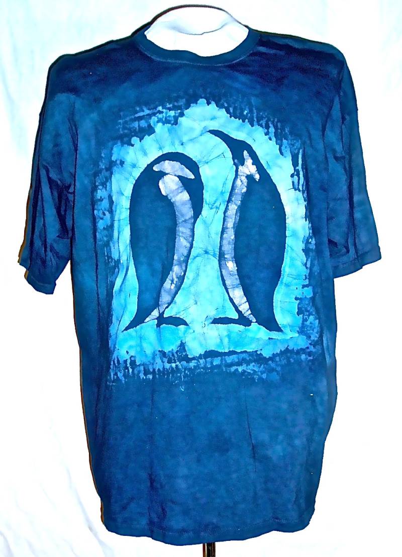 Batik Pinguin T-Shirt Batik Pinguin T-Shirt von CoyoteBatiks