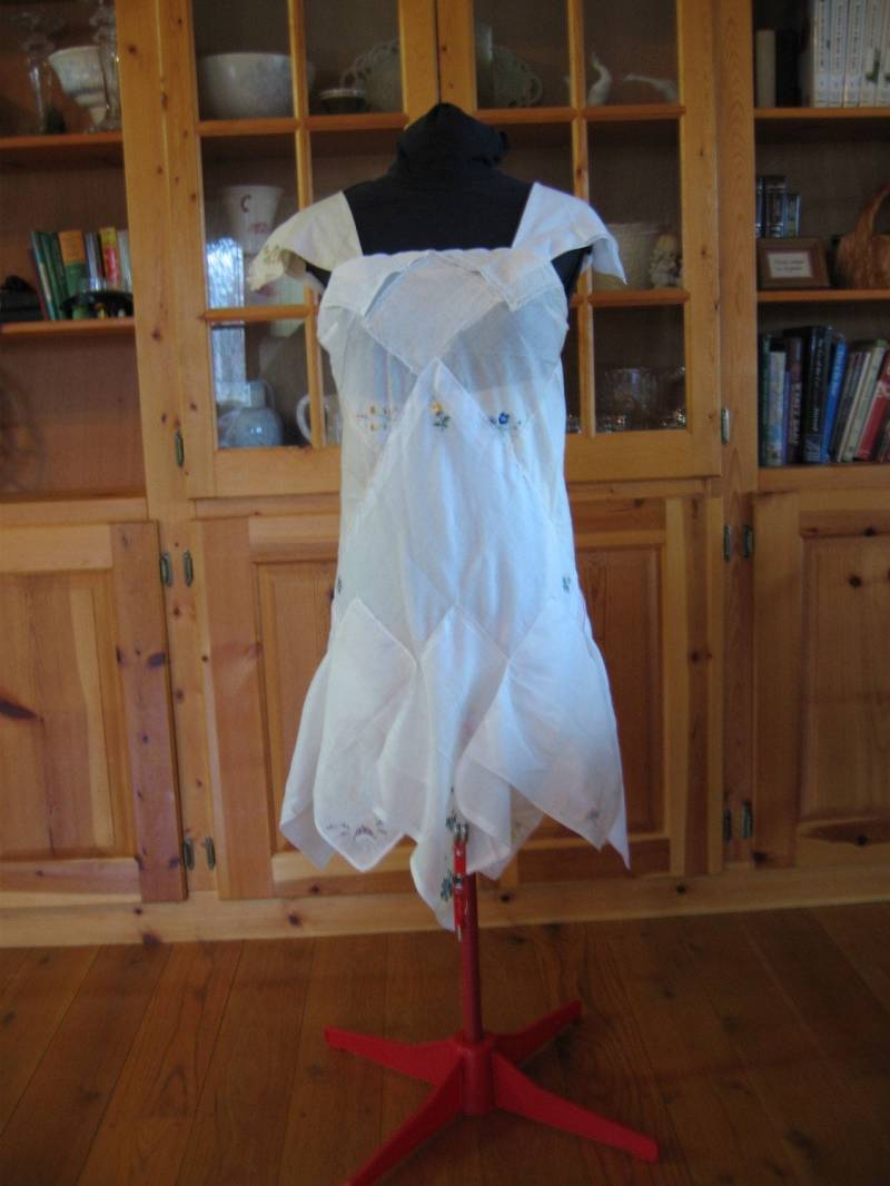 Umgewandeltes Einsteckkleid - Upcycling Kleid Upcycled Wedding Dress- Hankie Kleid, Flapper Party Hochzeitskleid, Unikat Kleid von CoyoteWoodWorks