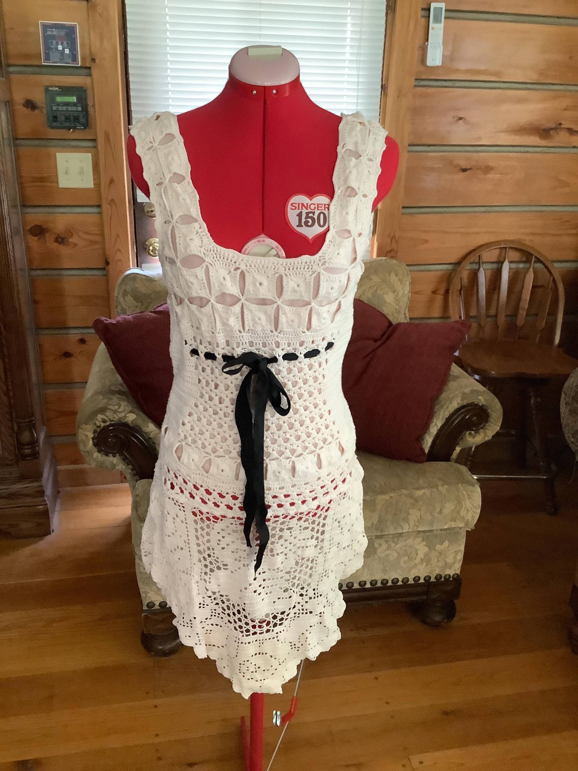 Upcycled Kleid - Upcycling Antikes Und Vintage Deckchen Sonnenkleid Doily Unikat Kleid von CoyoteWoodWorks