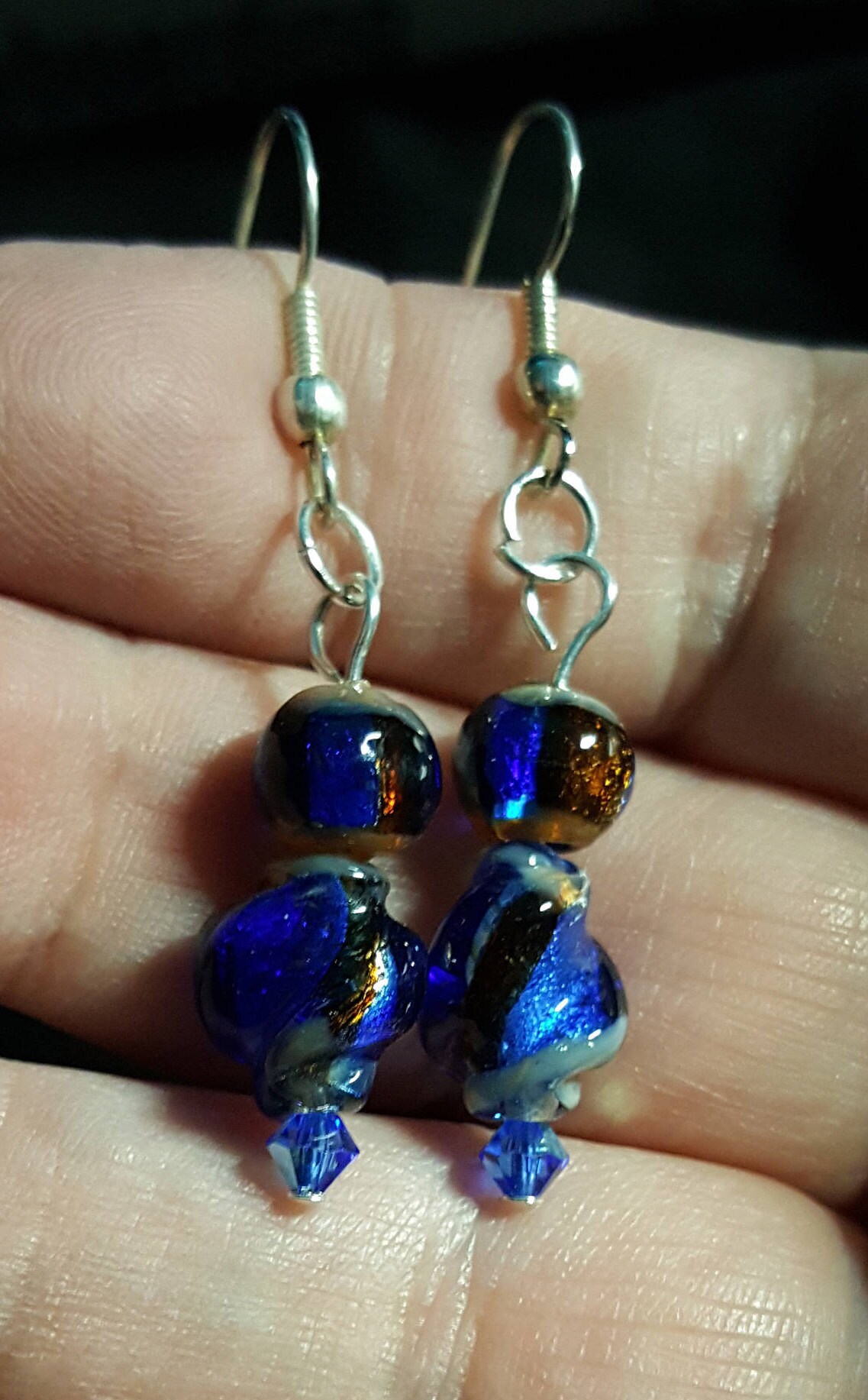 Atemberaubende Blue Fire Dichroic Ohrringe - Handgefertigter Schmuck, Einzigartige Geschenkidee von CoyotesDenCrafts