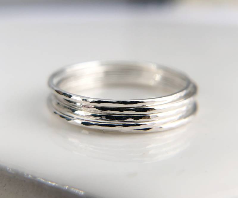 5 Gehämmerte Sterling Silber Ringe Micro Skinny Band Set, Zierlicher Schmuck, Boho Schmuck 5 Gehämmerte Sterling Silber Ringe Micro Skinny Band Set, Zierlicher Schmuck, Boho Schmuck von CoywolfJewelry