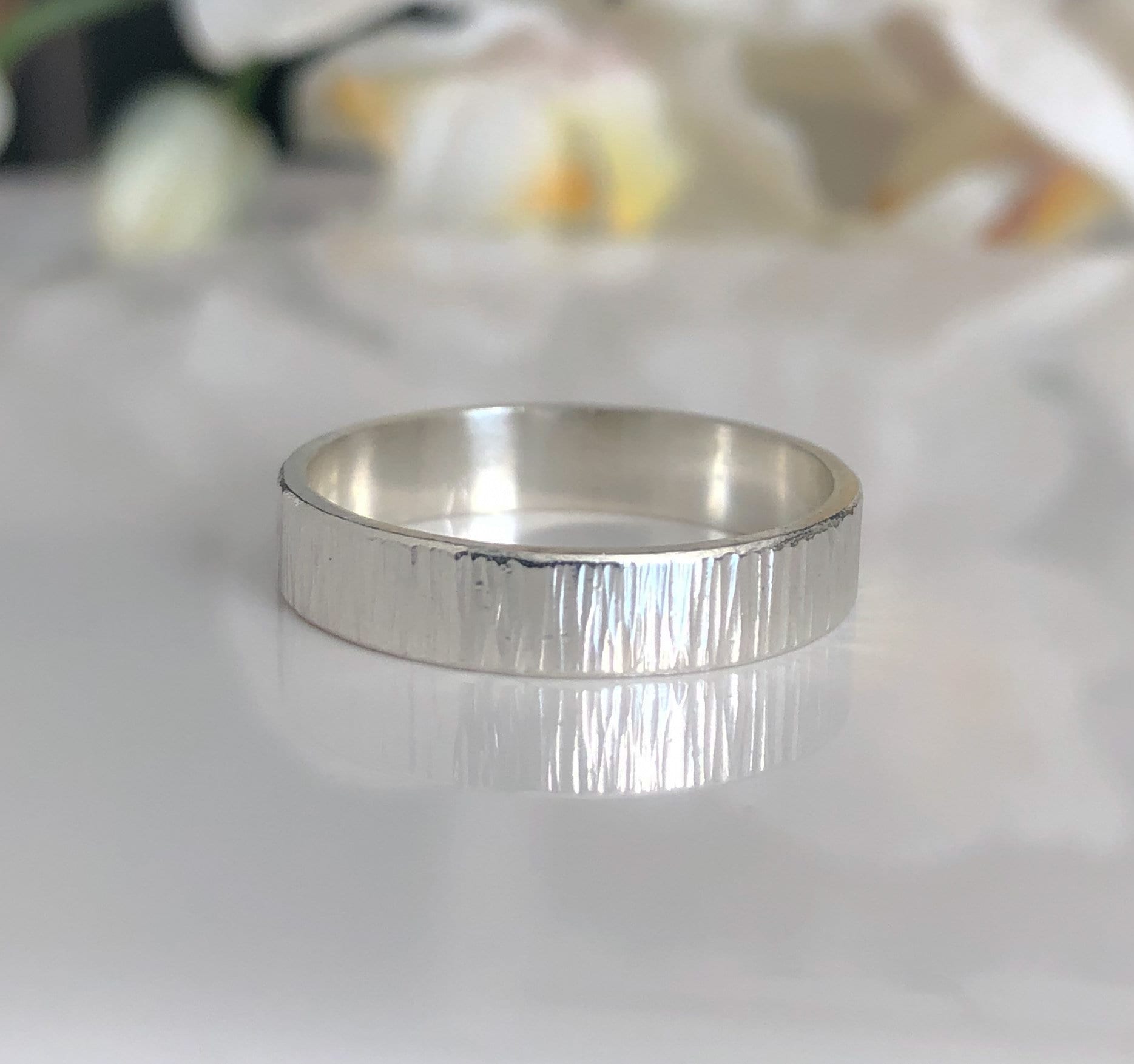 Gehämmerter Rindenring Aus Sterlingsilber Breites Strukturiertes Band Gehämmerter Rindenring Aus Sterlingsilber Breites Strukturiertes Band von CoywolfJewelry