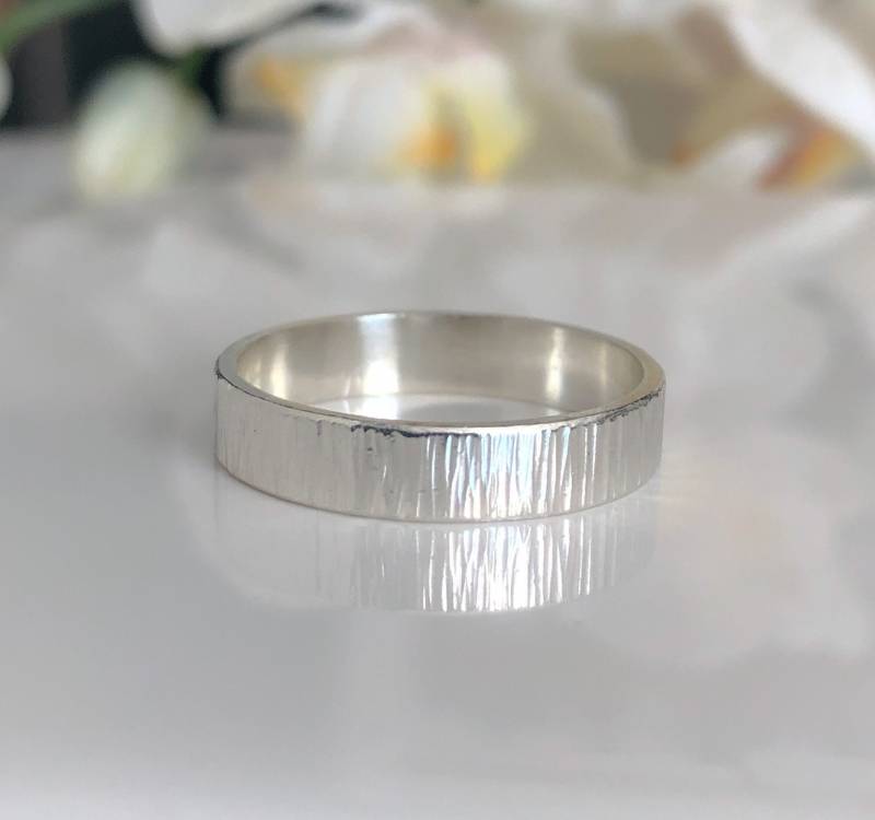 Gehämmerter Rindenring Aus Sterlingsilber Breites Strukturiertes Band Gehämmerter Rindenring Aus Sterlingsilber Breites Strukturiertes Band von CoywolfJewelry