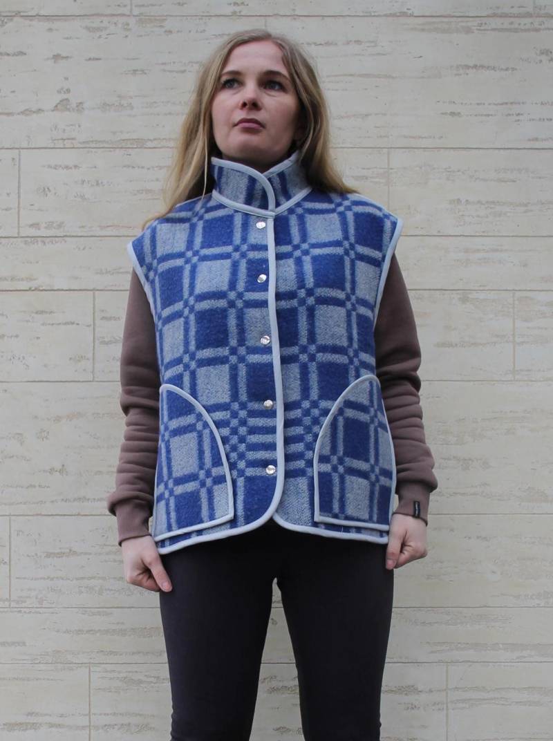 Decke Wolldecke Weste Jacke Grösse 38-30 M, Blau Karierte Deckchen Mantel Jacke, Upcycled Frau Decke Wolldecke Weste Jacke Grösse 38-30 M, Blau Karierte Deckchen Mantel Jacke, Upcycled Frau von CozyAnaUA