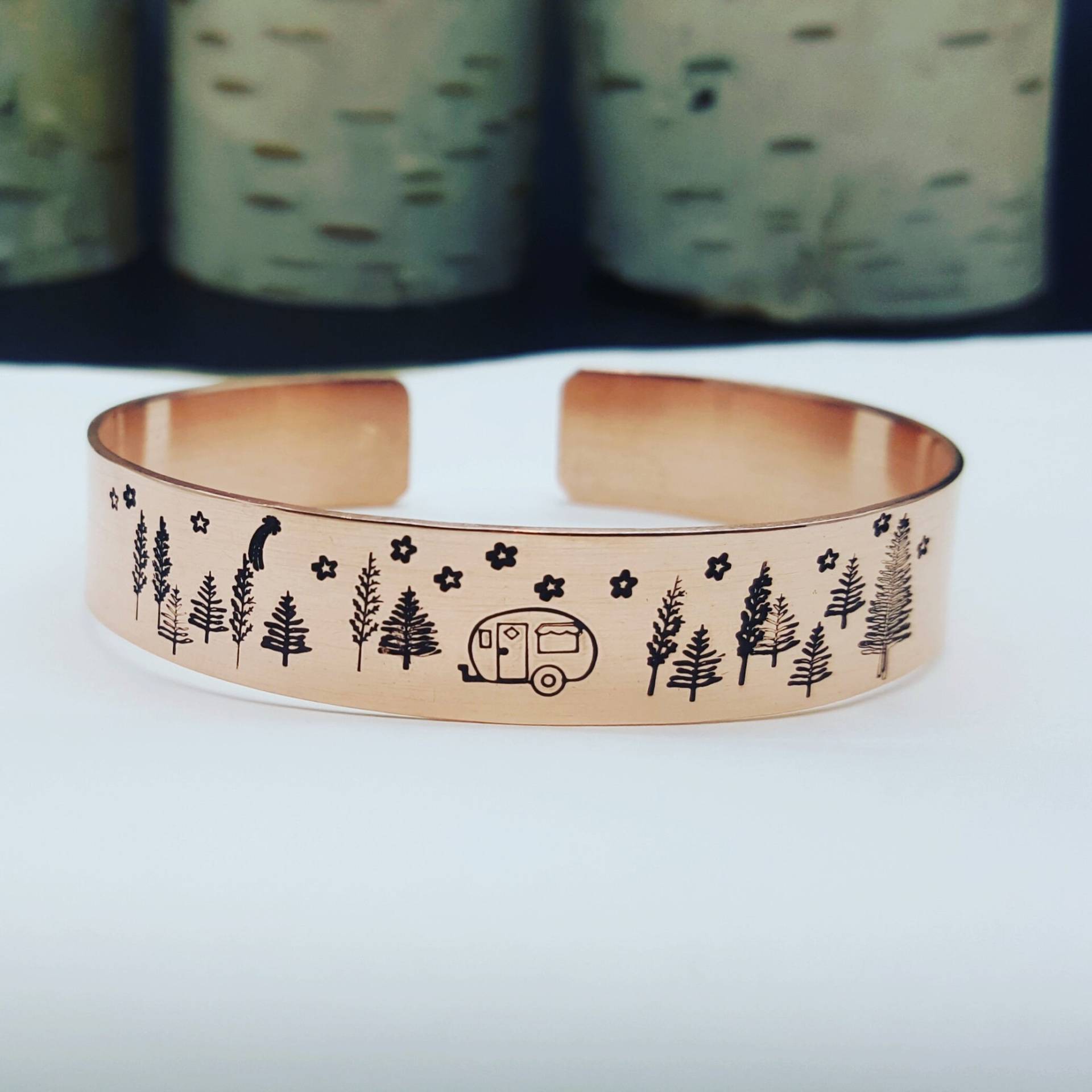 Unter Den Sternen Kupfer Armreif Im Freien Wildnis Bäume Sterne Camper Einzigartige Natur Geschenke Unter Den Sternen Kupfer Armreif Im Freien Wildnis Bäume Sterne Camper Einzigartige Natur Geschenke von CozyCabinCrafting