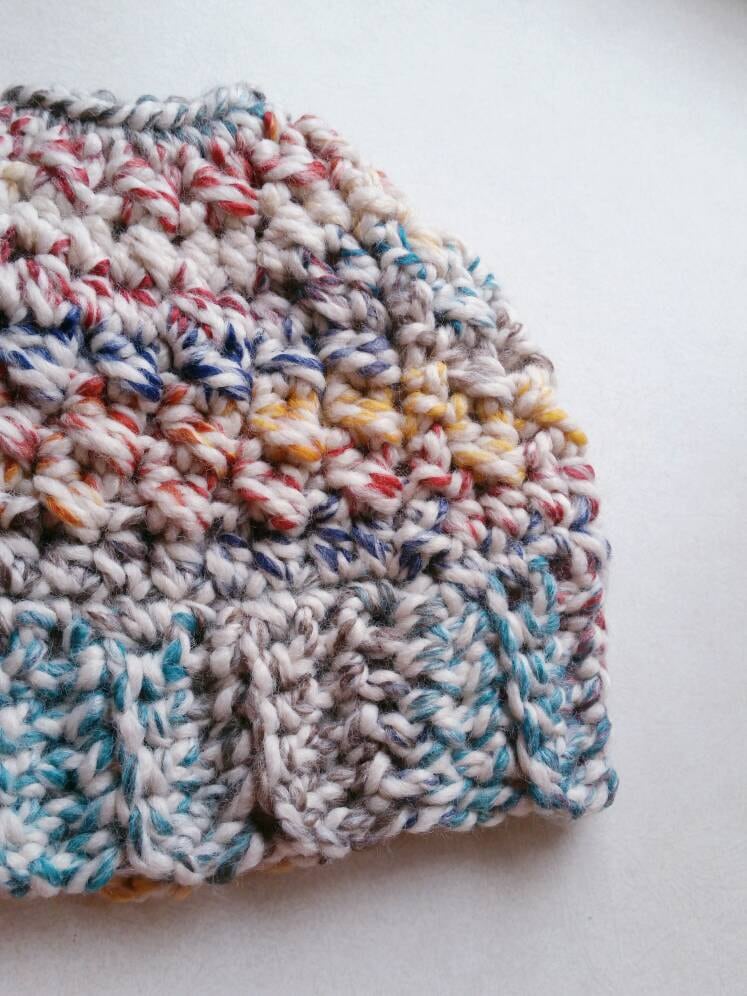 Perfekte Messy Bun Mütze von CozyCoffeeCrochet