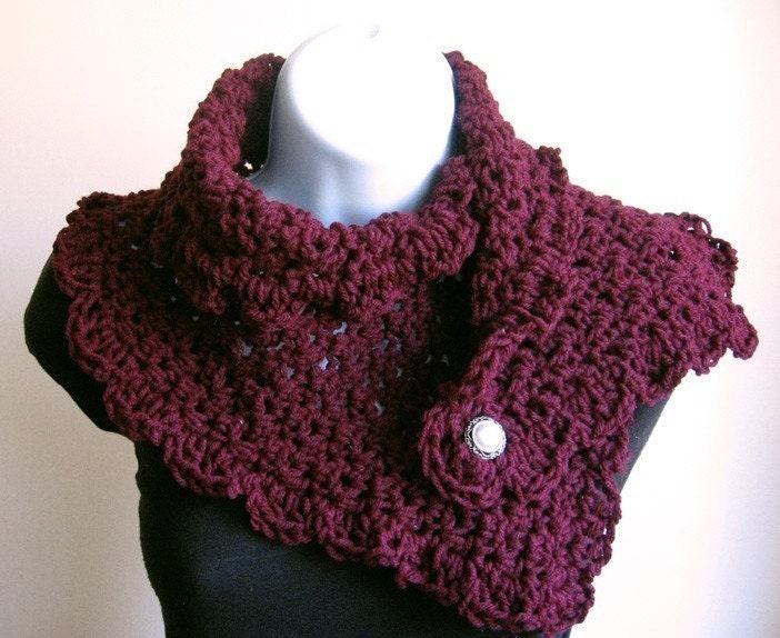 Midnight Moon Cowl in Wunderschönem Burgund. Damen Accessoires Häkelschal Midnight Moon Cowl in Wunderschönem Burgund. Damen Accessoires Häkelschal von CozyGirlDesigns