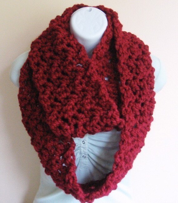 Rubinroter Infinity Schal Rubinroter Infinity Schal von CozyGirlDesigns