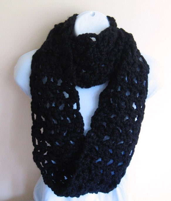 Schwarzer Lakritz Infinity Schal Schwarzer Lakritz Infinity Schal von CozyGirlDesigns