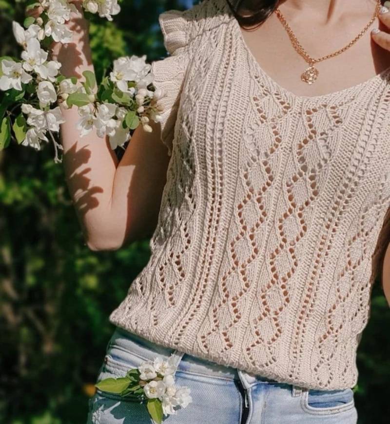 Handgestricktes Damenoberteil Aus Baumwolle, Sommerbluse, Top Mit Zopfmuster, Sommermode, Größe L/xl | Brustumfang 100-110 cm Handgestricktes Damenoberteil Aus Baumwolle, Sommerbluse, Top Mit Zopfmuster, Sommermode, Größe L/xl | Brustumfang 100-110 cm von CozyKnitDe