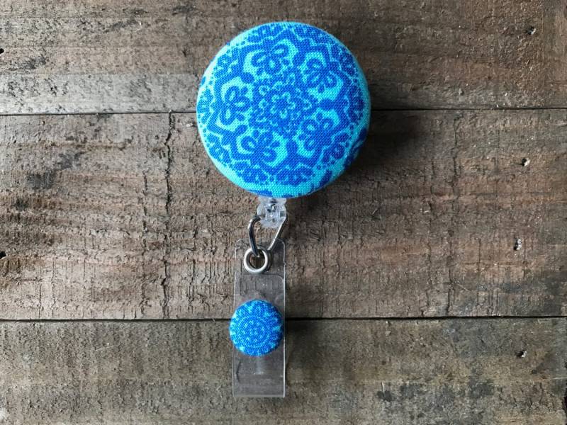 Einziehbare Ausweis/Halter-stoff Abzeichen Reel-Versenkbare Reel-Abzeichen Reel-Id Badge Halter-Krankenschwester Geschenk-Aqua Und Königsblau von CozyMooseDesigns