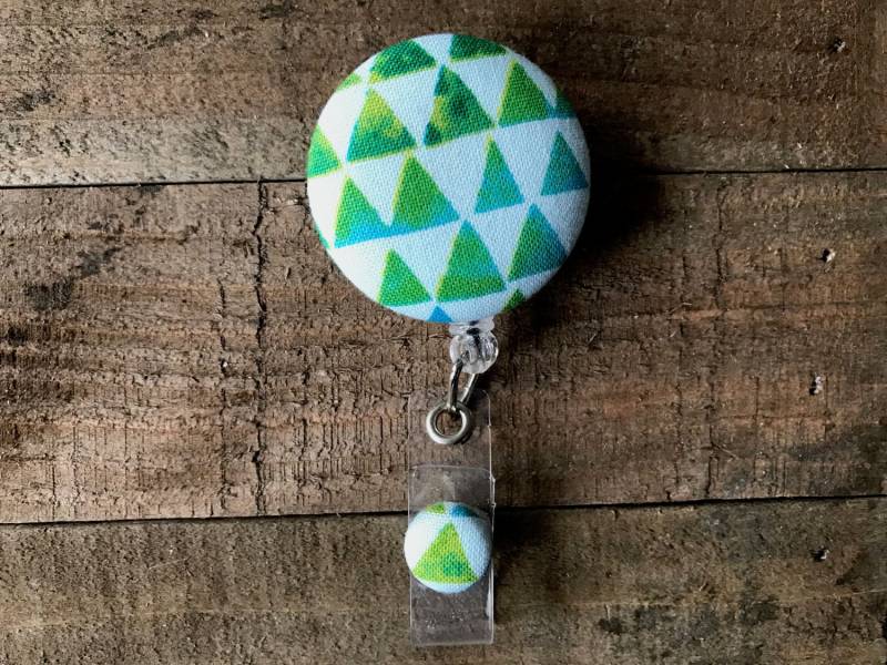 Einziehbare Ausweis/Halter-stoff Abzeichen Reel-Versenkbare Reel-Abzeichen Reel-Id Badge Halter-Krankenschwester Geschenk-Grüne Und Blaue Dreieck von CozyMooseDesigns