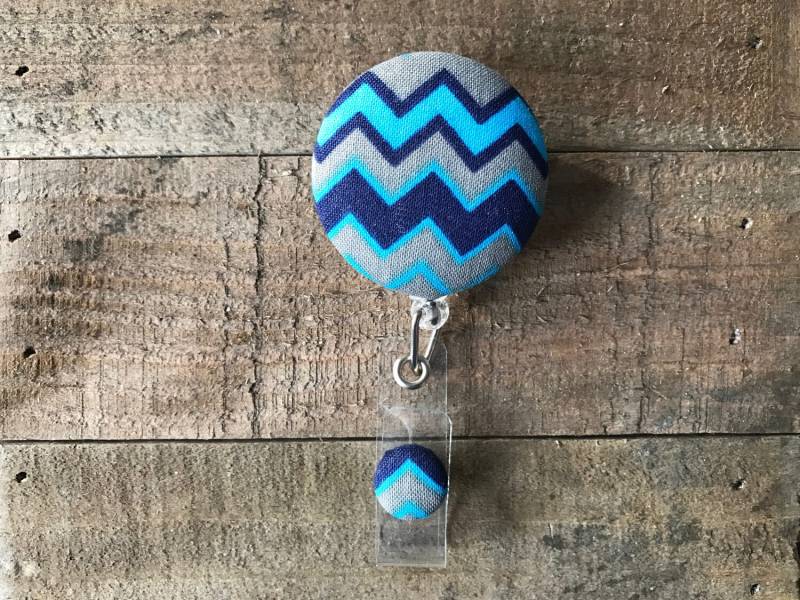 Einziehbare Ausweis/Halter-stoff Abzeichen Reel-Versenkbare Reel-Abzeichen Reel-Id Badge Halter-Krankenschwester Geschenk-Hell Blau Und Dunkelblau von CozyMooseDesigns