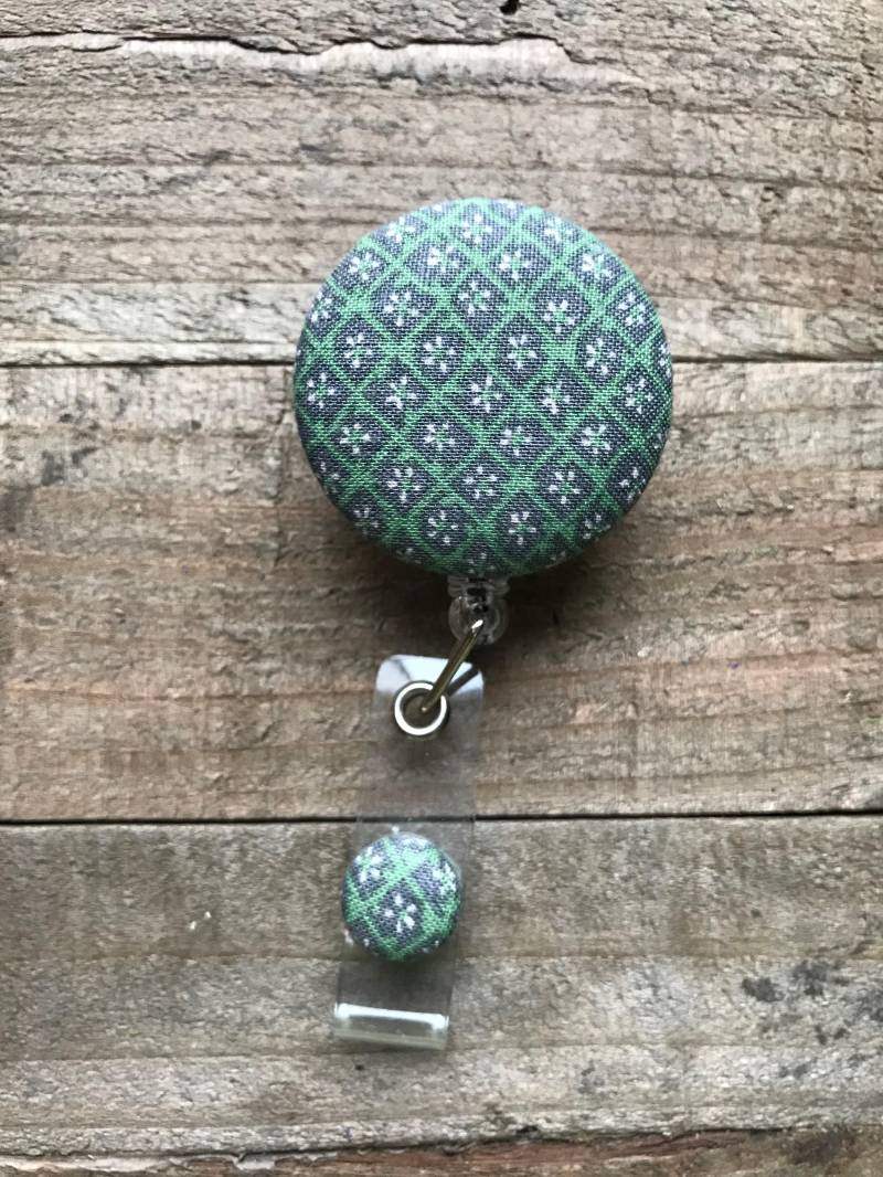 Versenkbare Ausweis/Halter-stoff Abzeichen Reel-Einklappbare Reel-Abzeichen Reel-Id Badge Halter-Krankenschwester Geschenk-Mini Weiß Floral von CozyMooseDesigns