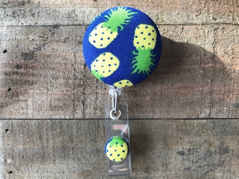 Versenkbare Ausweis Halter-stoff Abzeichen Reel-Versenkbare Reel-Abzeichen Reel-Id Badge Halter-Krankenschwester Geschenk-Ananas von CozyMooseDesigns