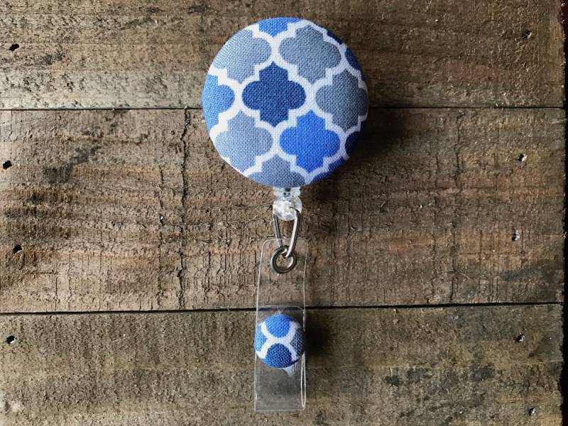 Versenkbare Ausweis Halter-stoff Abzeichen Reel-Versenkbare Reel-Abzeichen Reel-Id Badge Halter-Krankenschwester Geschenk-Blau, Grau Und Weiß Druck von CozyMooseDesigns