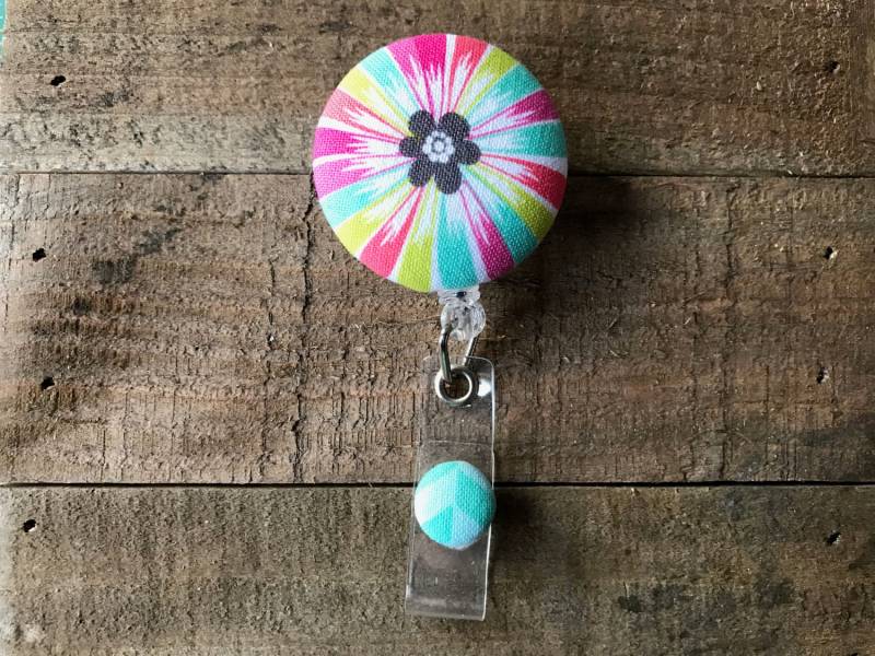 Versenkbare Ausweis Halter-stoff Abzeichen Reel-Versenkbare Reel-Abzeichen Reel-Id Badge Halter-Krankenschwester Geschenk-Helle Blume von CozyMooseDesigns