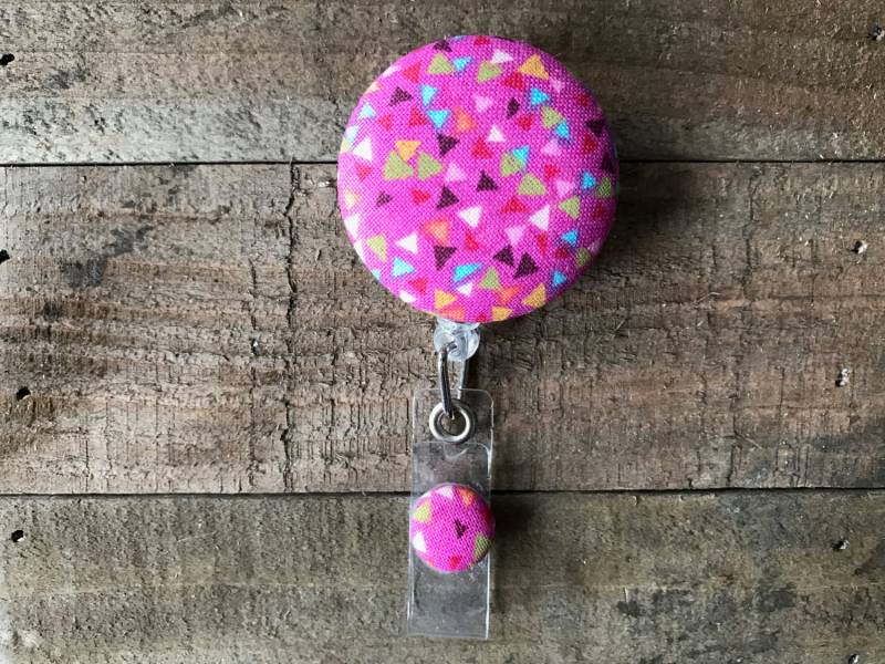 Versenkbare Ausweis Halter-stoff Abzeichen Reel-Versenkbare Reel-Abzeichen Reel-Id Badge Halter-Krankenschwester-Geschenk-Multi-Farbigen Dreieck von CozyMooseDesigns