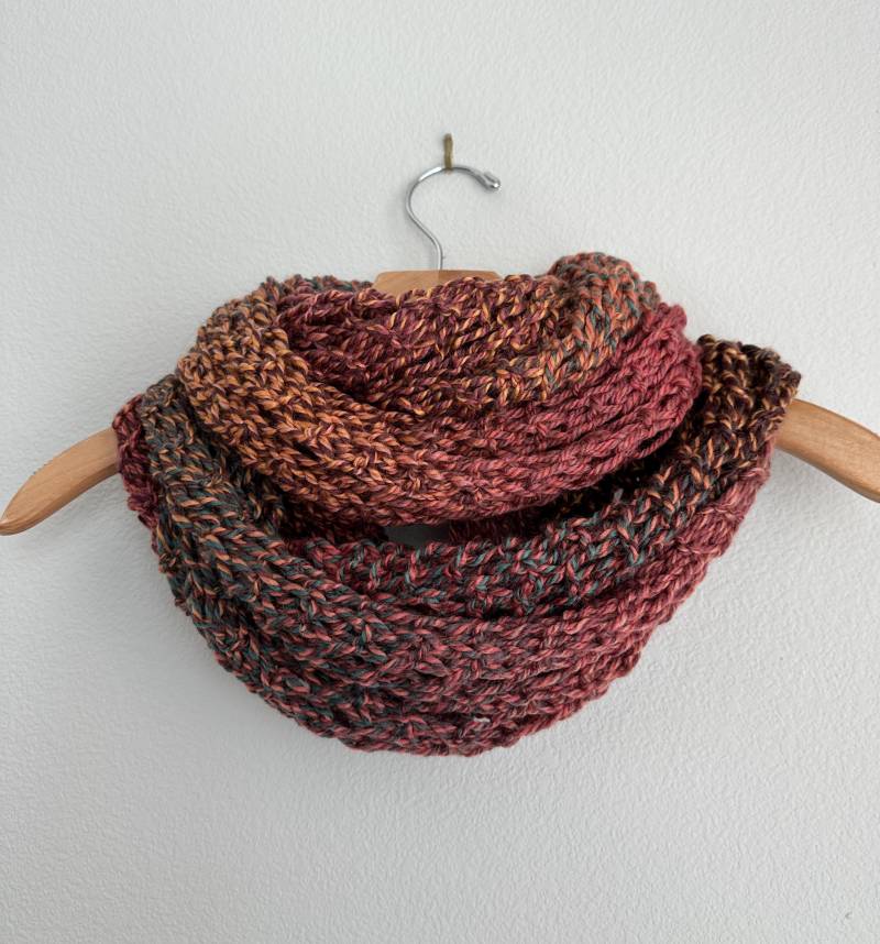 Handgemachte Super Wash Wolle Infinity Schal Herbstfarben Kürbis Orange Gelb Petrol Loop Ösen Garn Handgemachte Super Wash Wolle Infinity Schal Herbstfarben Kürbis Orange Gelb Petrol Loop Ösen Garn von CozyPurlKnits