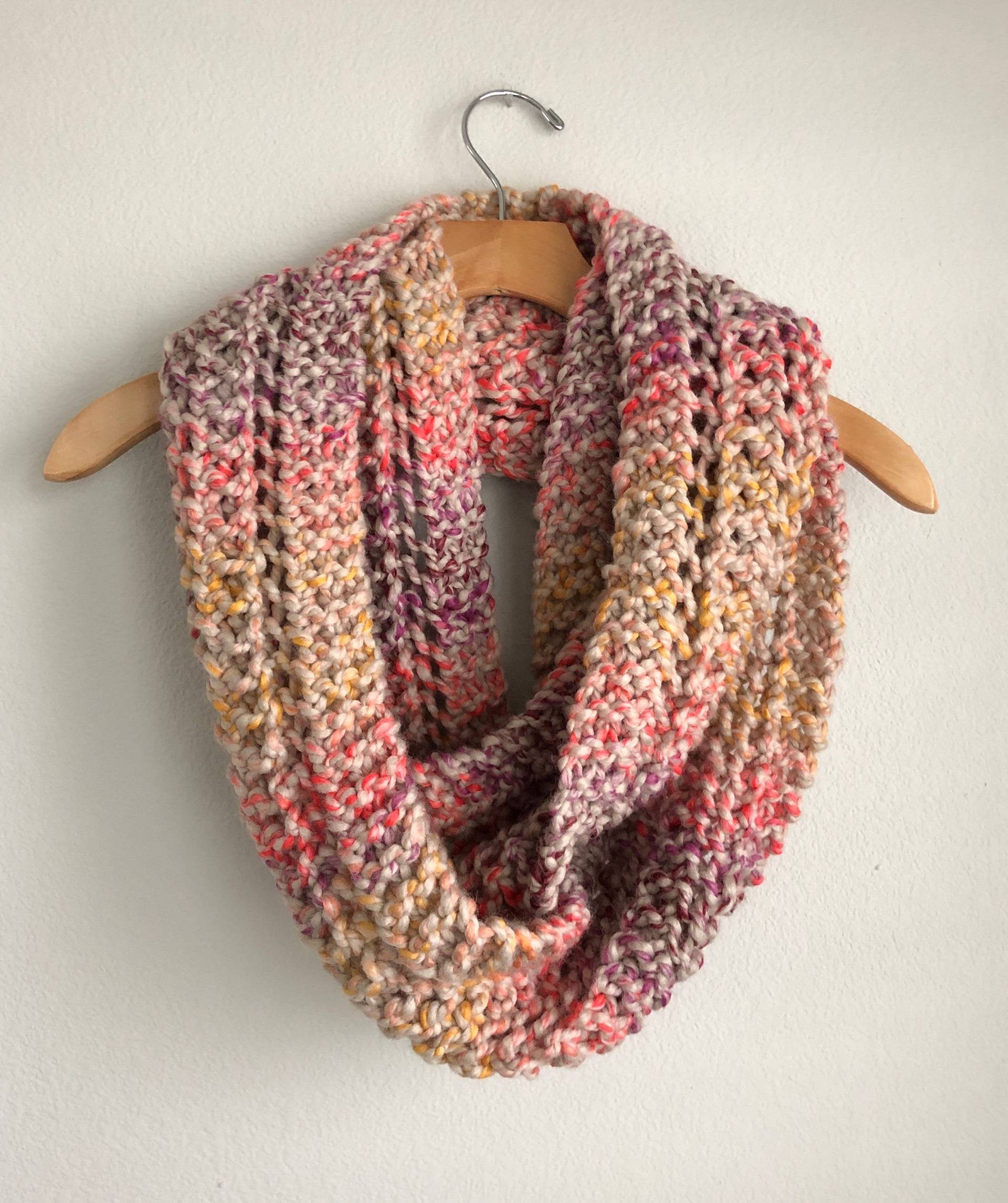 Handgestrickter Grobstrick Schal Wolle Tropisch Multicolor Winteraccessoire Spitze Chunky Warmer Regenbogen Sherbet von CozyPurlKnits