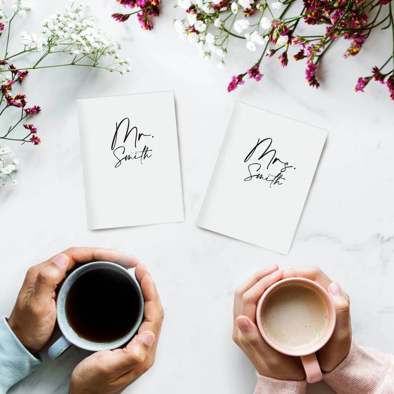 Impfpasshülle Personalisiert Zur Hochzeit | Schutzhülle Mit Namen Mr. Und Mrs. Impfpass Hülle Verlobt Verliebt Verheiratet Mr Mrs von CozyRacoon