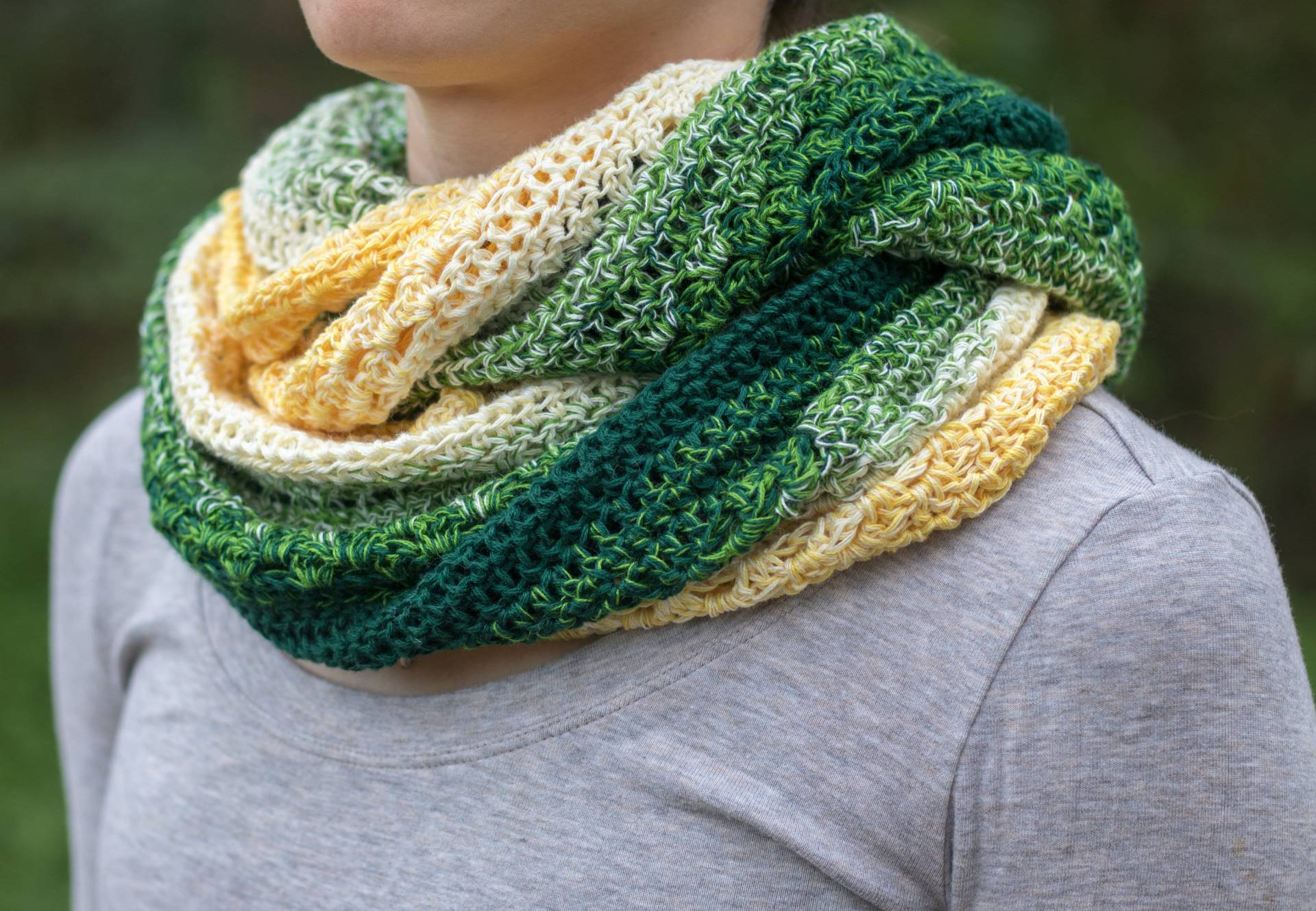Infinity Schal, Schulter Wickeln, Geschenk Für Sie, Wolltraum Schweizer Garn, Grüne Farbverlauf Garn Infinity Schal, Schulter Wickeln, Geschenk Für Sie, Wolltraum Schweizer Garn, Grüne Farbverlauf Garn von CozyRosiesCrochet