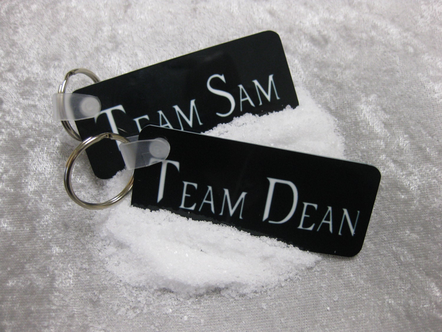 Set - Team Sam & Dean Supernatural Tv-Serie-Schlüsselanhänger Set - Team Sam & Dean Supernatural Tv-Serie-Schlüsselanhänger von CozySaturday