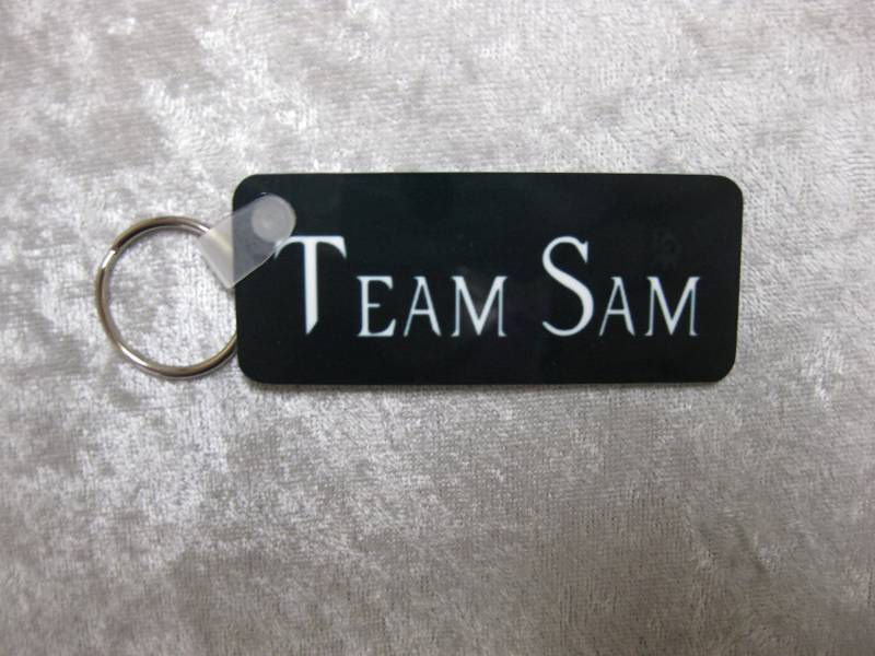 Team Sam Supernatural Tv-Serie Single-Design Schlüsselanhänger Team Sam Supernatural Tv-Serie Single-Design Schlüsselanhänger von CozySaturday