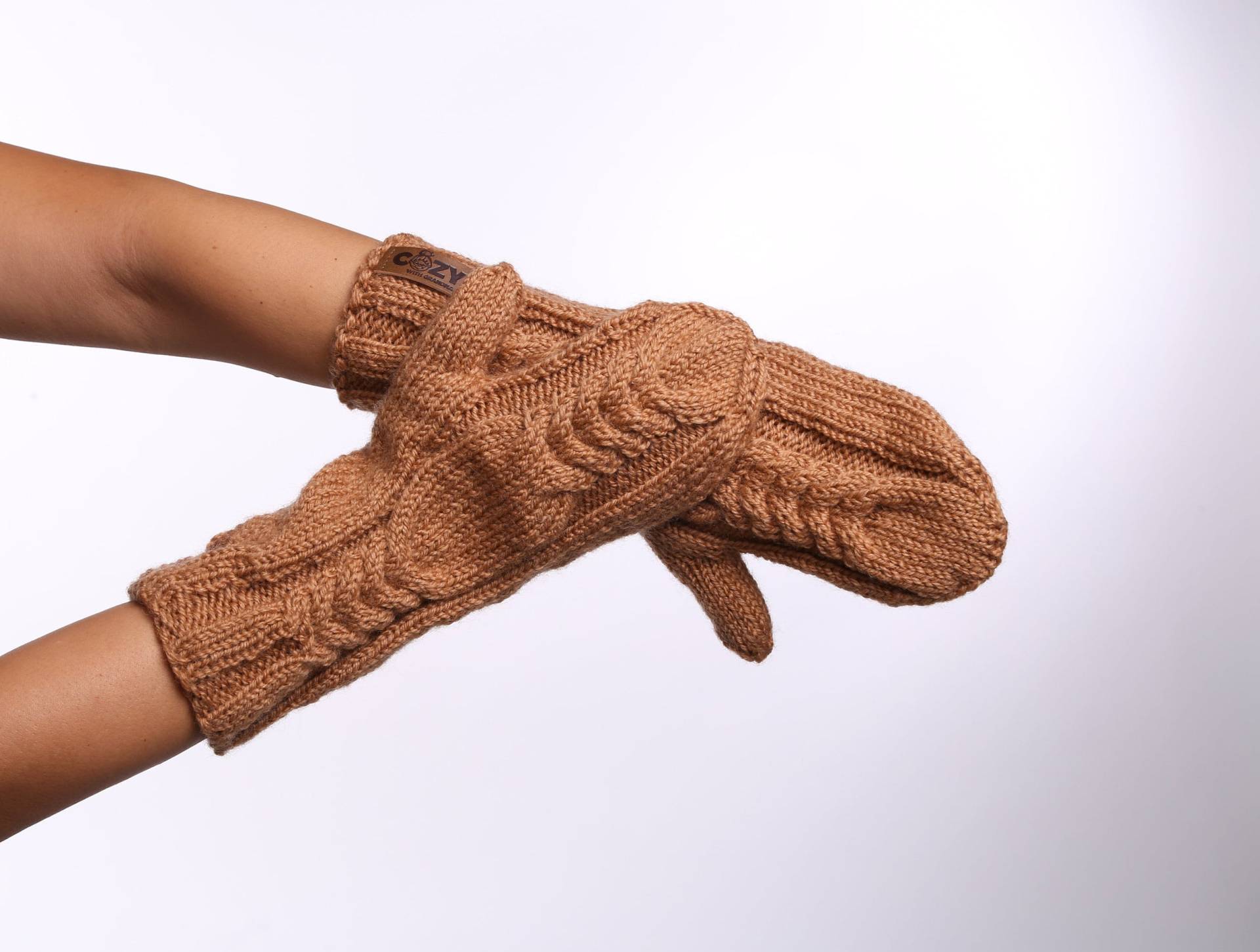 Damen Warme Gestrickte Handschuhe, Braune Designerhandschuhe, Hand Gestrickte Armschoner, Elegante Garn-Fäustlinge, Lange Winterhandschuhe von CozyWithGrandma